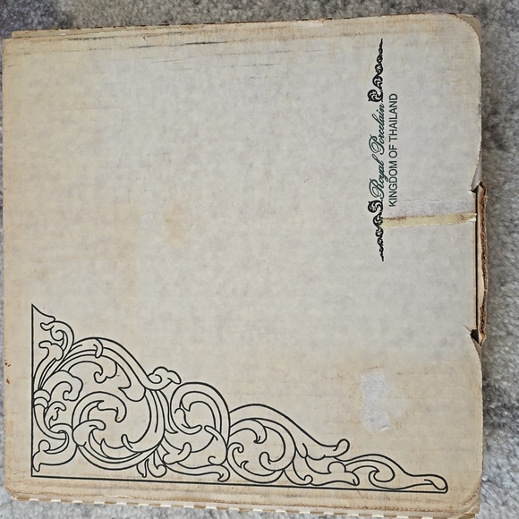 1991 Royal Porcelain Kingdom Of Thailand Collector’s Plate “The Betrothal “ - Picture 12 of 13